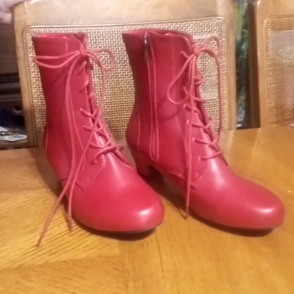 Beacon Angel Flex Ankle Boots
